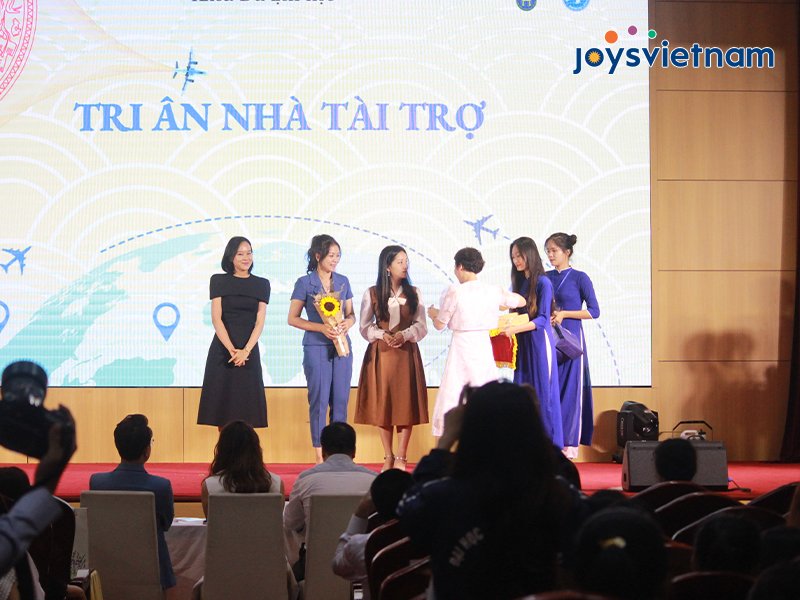 Joys Việt Nam tài trợ học bổng trị giá hàng chục triệu đồng cho sinh viên nghèo vượt khó-3