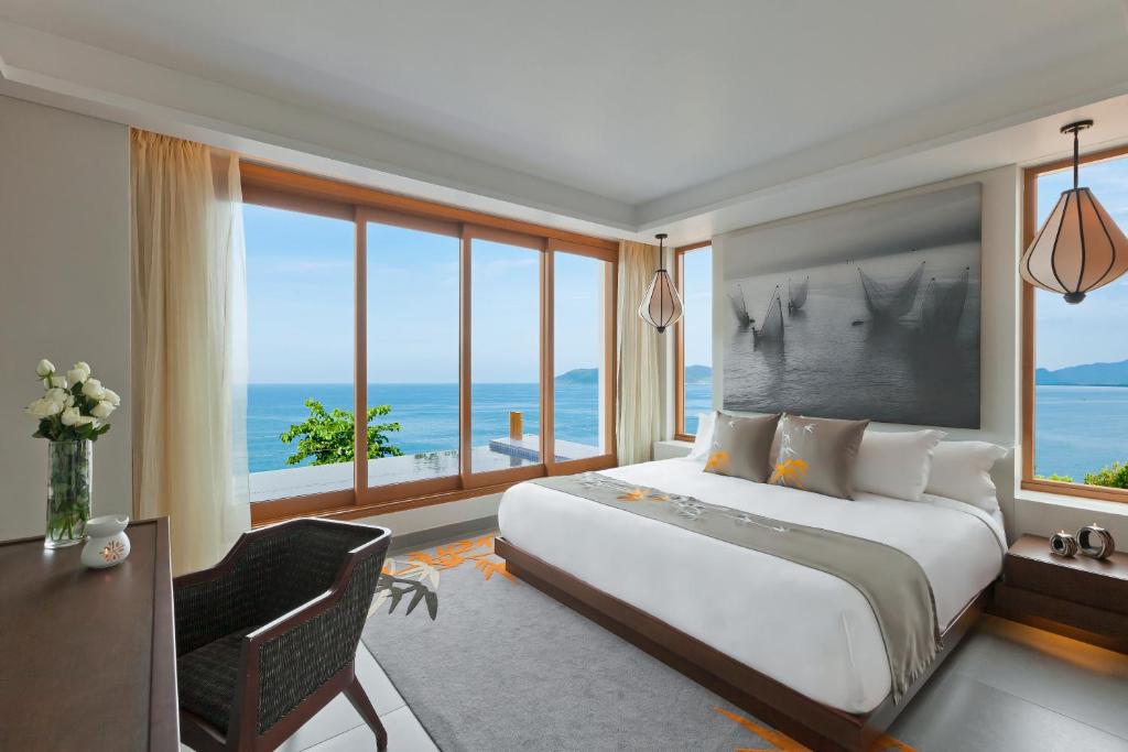 Sea-view Junior Pool Suite
