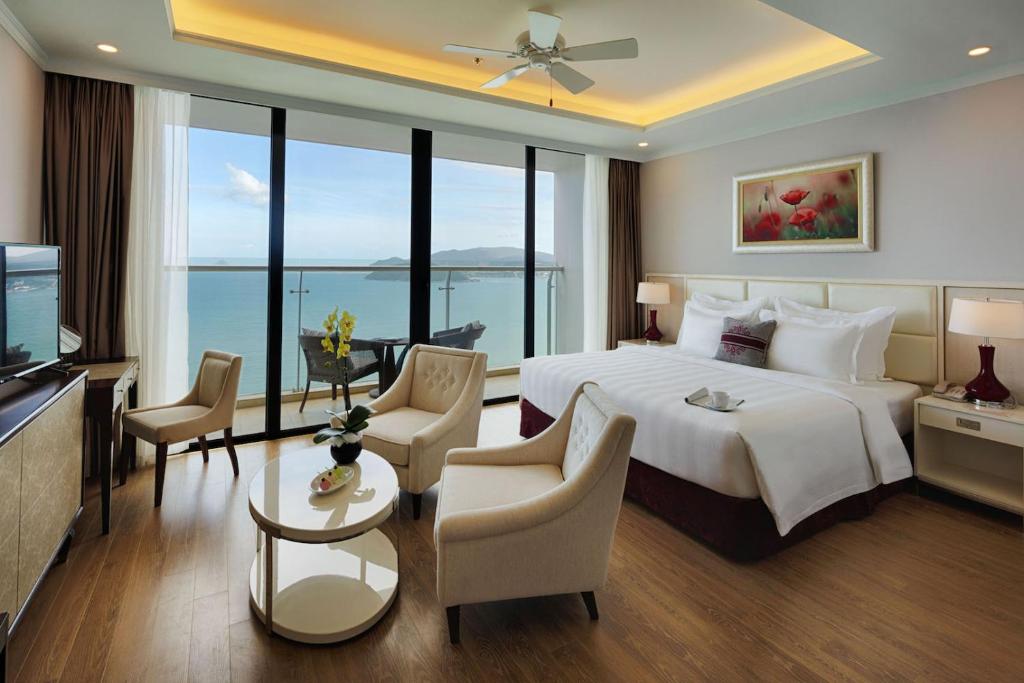 Grand 2-Bedroom Ocean View